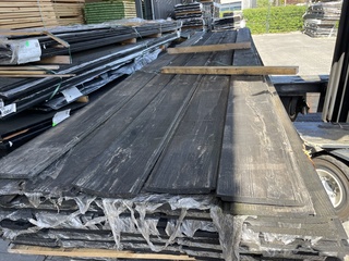 Ca. 75x Douglas wisselsponning zwart gecoat, 18x190mm, lengte 500cm
